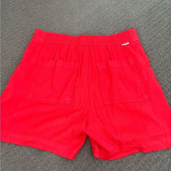Dear John ladies tomato colored linen short with pocket - Picture 3 of 3